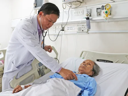 Cấp cứu thành công cụ bà nguy kịch do tự ý dùng thuốc hạ huyết áp 