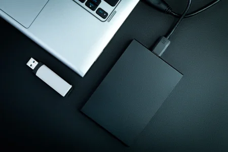Nên chọn ổ flash USB hay ổ cứng ngoài để lưu trữ dữ liệu