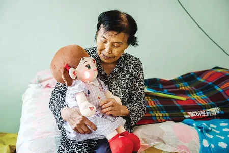 Robot AI đồng hành giúp người lớn tuổi Hàn Quốc bớt cô đơn 