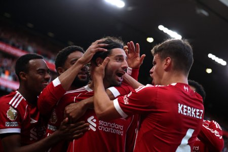 Siêu phẩm đá phạt của Szoboszlai giúp Liverpool đánh bại Arsenal
