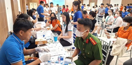 Nét đẹp lan tỏa từ những giọt máu sẻ chia