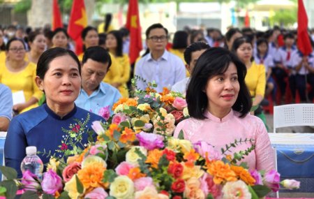 Trường THCS Thị Trấn Tân Châu khai giảng năm học mới