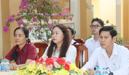 Agribank chi nhánh Tây Ninh trao học bổng Chắp cánh ước mơ