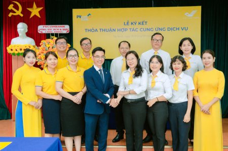 PVcomBank và VNPost Tây Ninh ký kết hợp đồng cung cấp thấu chi bưu tá