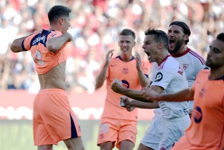 La Liga: Sevilla 'hủy diệt' Barcelona, Real Madrid trở lại ngôi đầu
