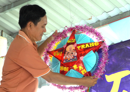 Bí thư Chi bộ kiêm Trưởng ấp tận tụy vì dân