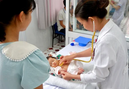 Một tháng kiên trì cứu chữa bé sơ sinh nguy kịch do tràn dịch màng phổi 