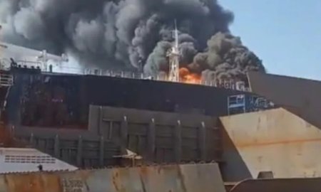 Cháy tàu chở dầu ở Indonesia, ít nhất 10 người thiệt mạng