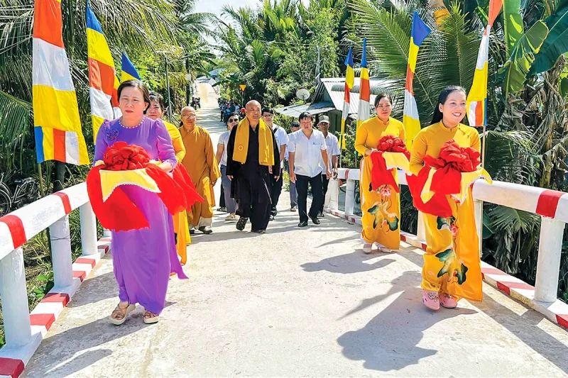 Kết nối tấm lòng - dựng xây cầu, đường giao thông nông thôn&nbsp;
