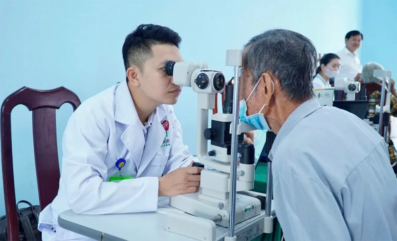 Khám, chữa bệnh mắt miễn phí cho 17.000 người dân ĐBSCL&nbsp;