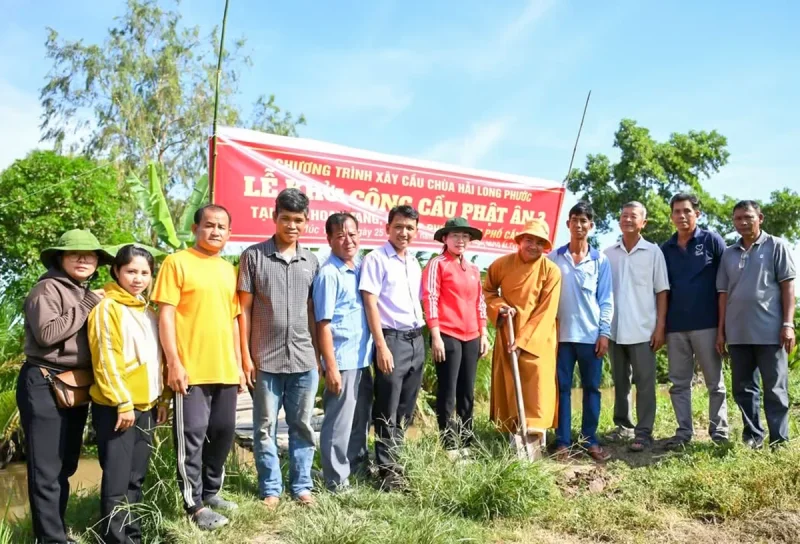 Khởi công xây dựng nhiều cầu nông thôn, nhà Đại đoàn kết và tặng quà người nghèo ở xã Long Phú&nbsp;