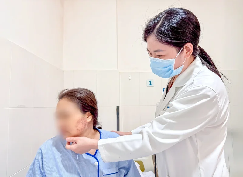 Tin lời đồn chích lể để thải độc, bệnh nhân ở Vĩnh Long nhập viện cấp cứu gấp&nbsp;