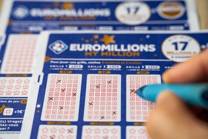 Bỉ: Nhóm bạn 21 người cùng trúng độc đắc hơn 120 triệu euro&nbsp;