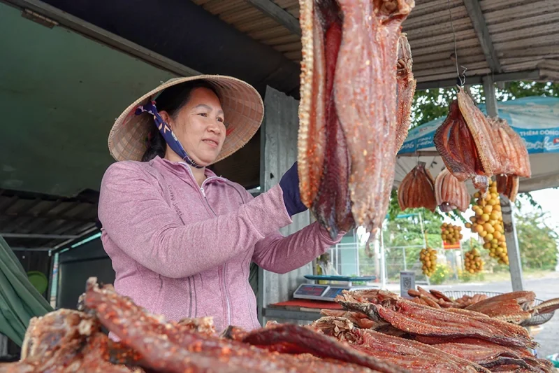 Rộn ràng xóm khô Thới Ninh&nbsp;