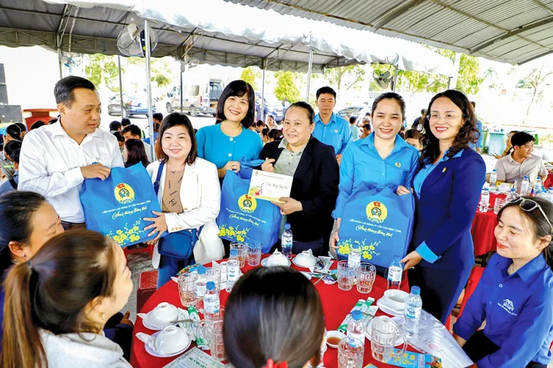 Đầm ấm tết Công đoàn &nbsp;