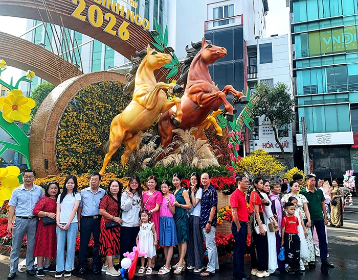 Đường hoa nghệ thuật Cần Thơ Tết Bính Ngọ 2026 đón hơn 40.000 lượt khách/ngày&nbsp;