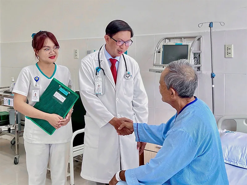 Cứu chữa thành công người đàn ông bị phình động mạch chủ bụng dọa vỡ&nbsp;