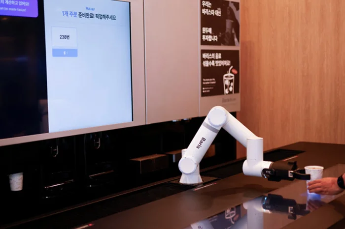 Các chủ cửa hàng Hàn Quốc chuộng nhân viên robot&nbsp;
