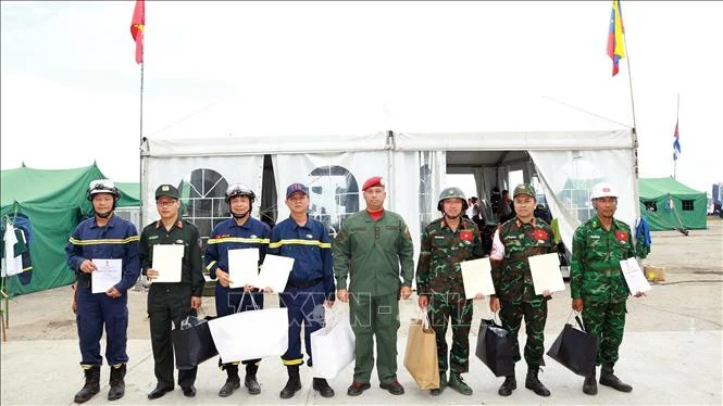 Đoàn cứu nạn, cứu hộ Việt Nam được trao tặng Huy chương “Anh hùng Venezuela”&nbsp;