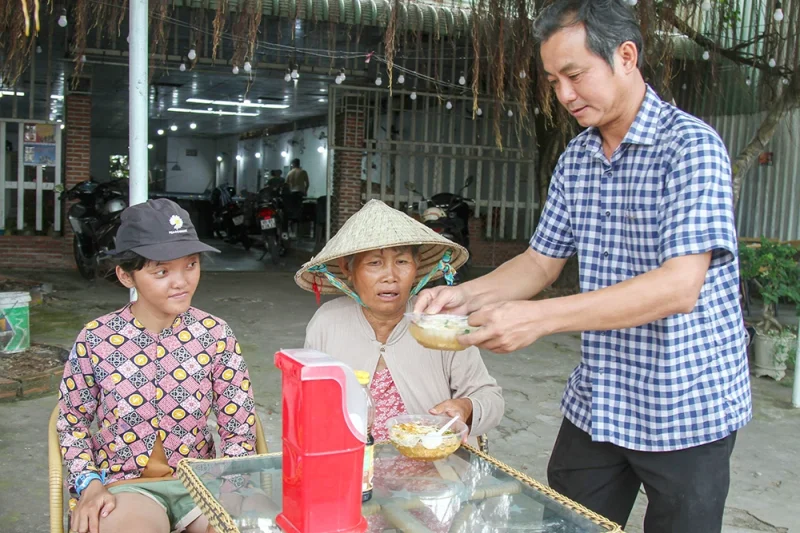 Mì trứng nhân ái 0 đồng ấm lòng người khó khăn&nbsp;