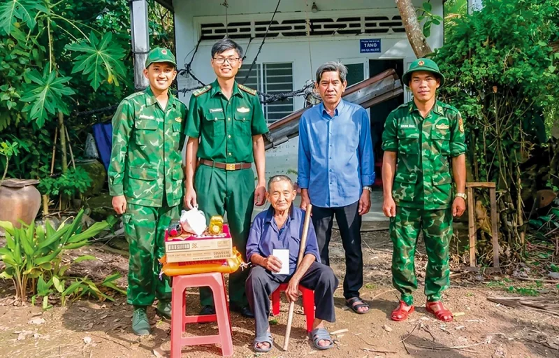 Ông Hứa Đức sống neo đơn, cần sự giúp đỡ của cộng đồng&nbsp;