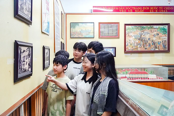 “Chạm” vào lịch sử&nbsp;