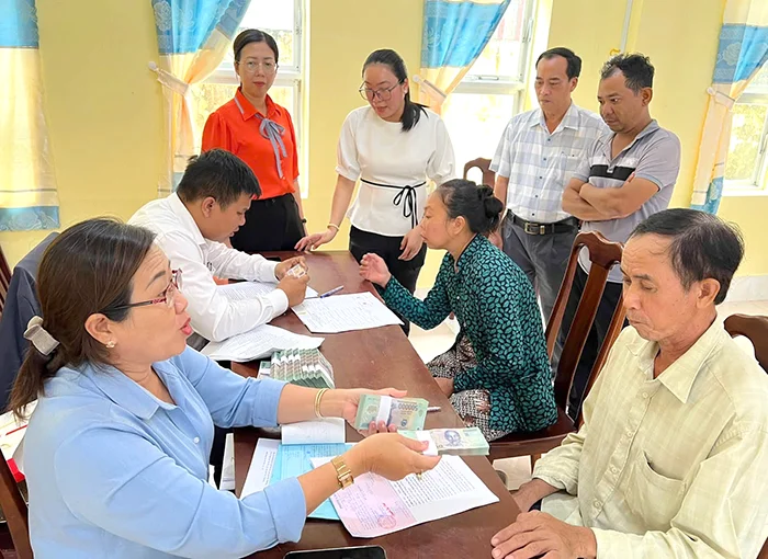 Giải ngân 500 triệu đồng thực hiện mô hình nuôi hươu sao lấy nhung&nbsp;