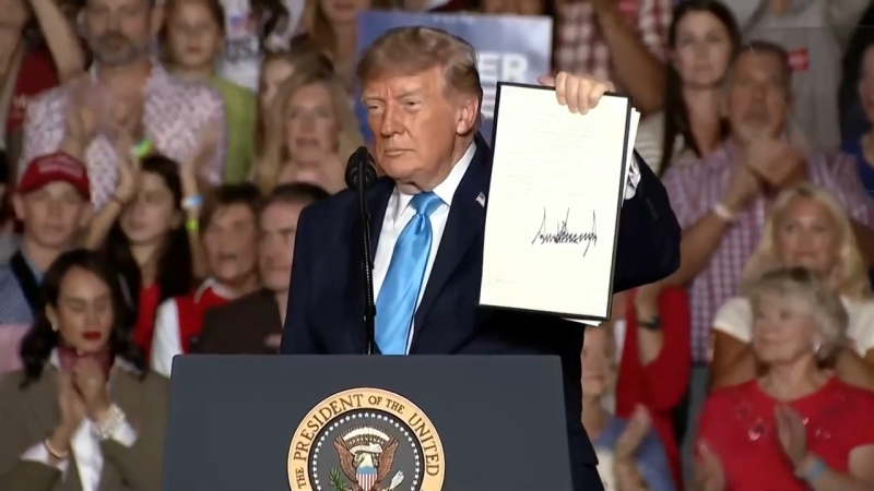 Tổng thống Trump đặt cược vào dầu diesel “đỏ” miễn thuế&nbsp;